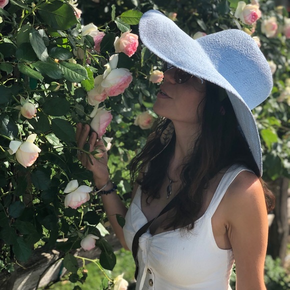 Meet your Posher, Joy - Picture 3 of 3